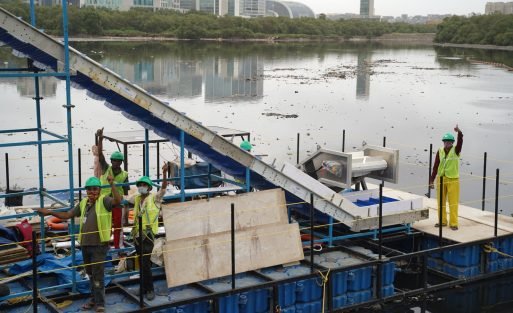 latest-innovative-technology-to-collect-river-waste-is-now-operational-on-the-mithi-river-8092